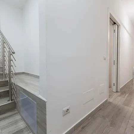 - 2 Private Units For 4 - Ac & Wifi Apartment *