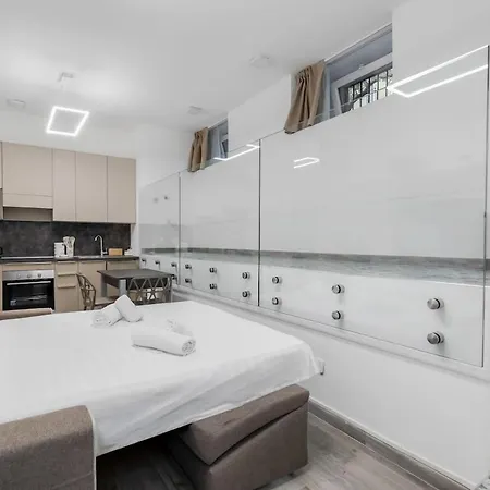 - 2 Private Units For 4 - Ac & Wifi Apartment *